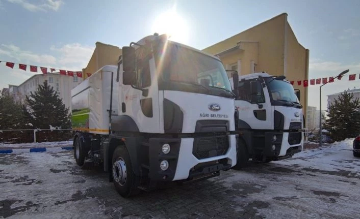 Ağrı Belediyesi 3 adet süpürge aracı aldı