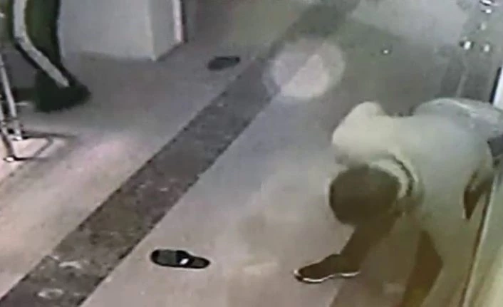 Ağrı’da ayakkabı çalan hırsızlar güvenlik kameralarına yakalandı