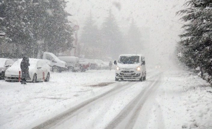 Ahlat’ta 18 köy yolu ulaşıma kapandı