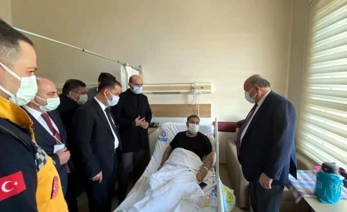 AK Parti heyeti hastalara şifa diledi