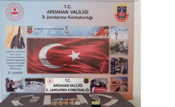 Ardahan’da evini kumarhaneye çeviren ve kumar oynayan kişilere ceza yağdı