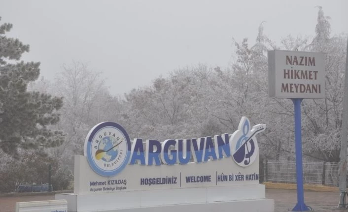 Arguvan sis altında