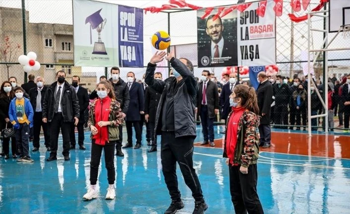 Bakan Kasapoğlu Siirtli çocuklarla 
