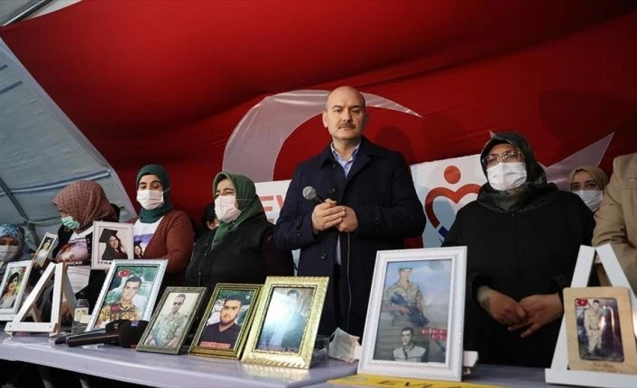 Bakan Soylu, Diyarbakır annelerini ziyaret etti: İnşallah 2021