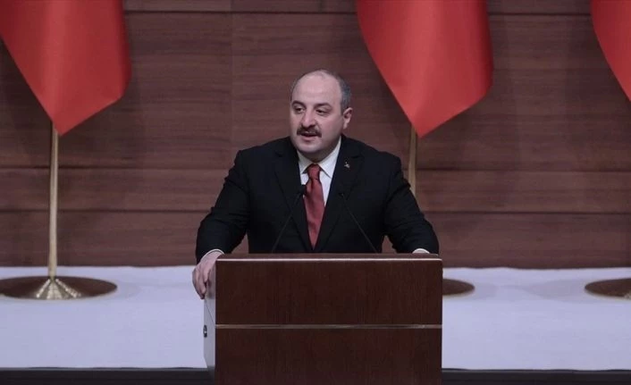 Bakan Varank: Salgın sürecinde Türkiye kendi kendine yetebilmenin en güzel örneklerini verdi