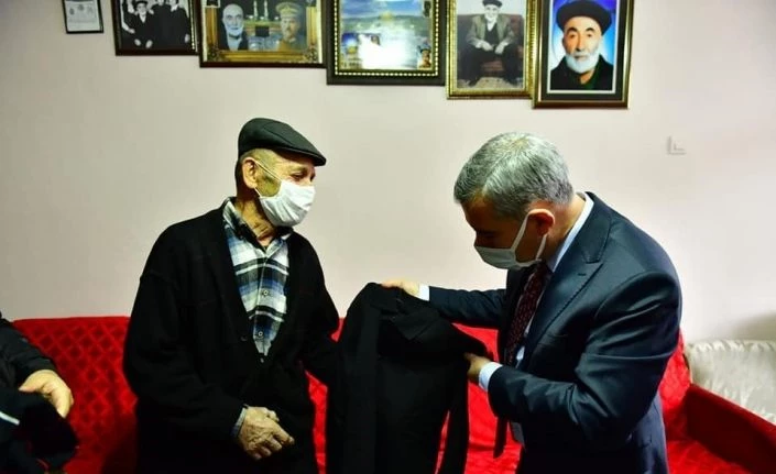 Başkan Çınar, yaşlıların hayır duasını aldı