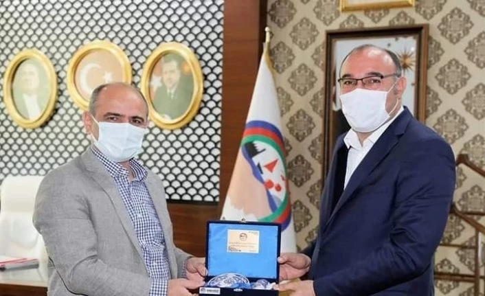 Başkan Dündar’dan Körfez Belediyesine ziyaret