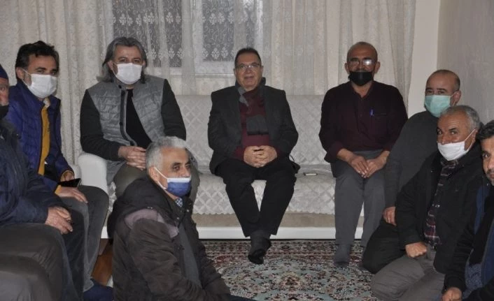 Başkan Kazgan kapı kapı gezerek sorunları dinliyor