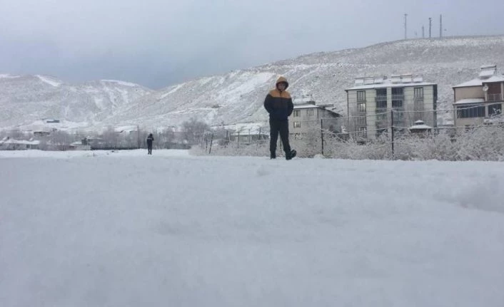 Beklenen kar geldi, o ilçe beyaza büründü