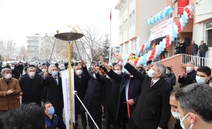 Bingöl Solhan’da doğalgaz meşalesi yandı