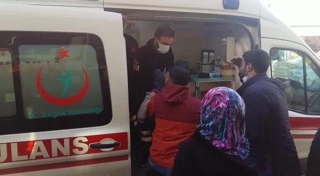 Bitlis’te çatıdan düşen kar kütlesi 4 kişiyi yaraladı