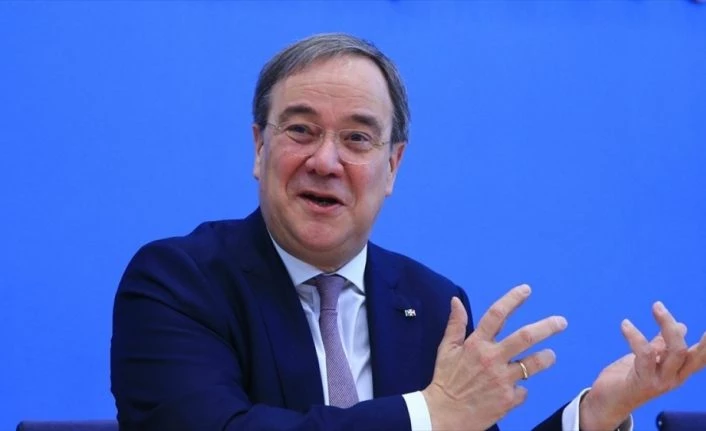 CDU Genel Başkanı seçilen Laschet, Başbakan Merkel