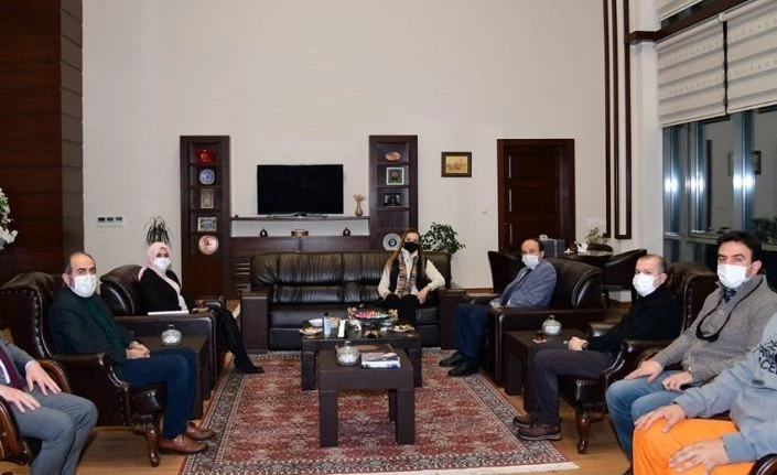 Dokuz Eylül Üniversitesi Rektörü Prof. Dr. Hotar’dan ETÜ Rektörü Prof. Dr. Bülent Çakmak’a ziyaret
