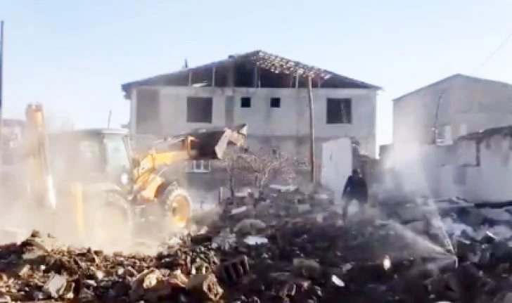 Edremit Belediyesi metruk yapıları yıktı 