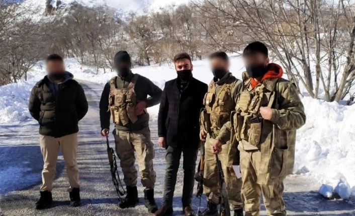 Eksi 25 derecede nöbet tutan güvenlik korucularına kışlık maske