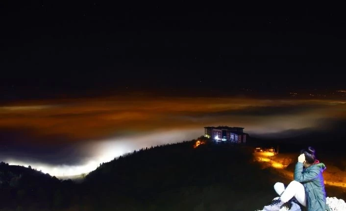 Elazığ’da sis, şehir ışıklarıyla görsel şölen oluşturdu
