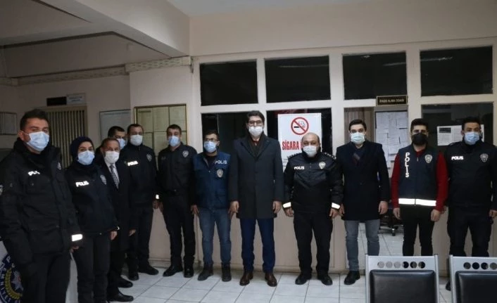 Görevi başındakileri ziyaret edip tatlı ikram ettiler
