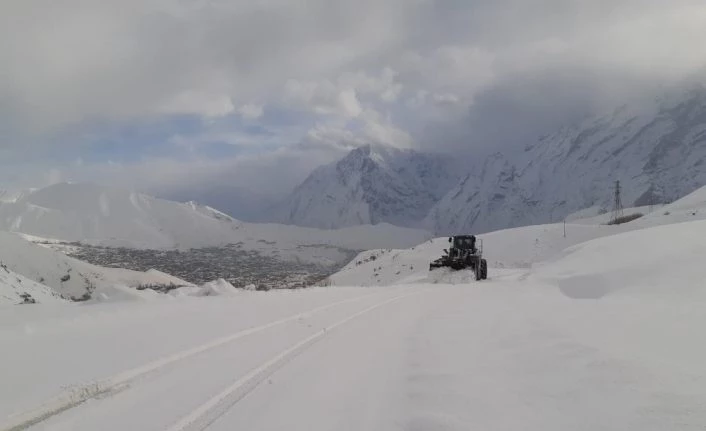 Hakkari’de 259 yerleşim yeri ulaşıma kapandı
