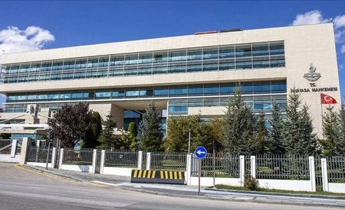 Haklarının ihlal edildiği iddiasıyla yaklaşık 300 bin kişi AYM