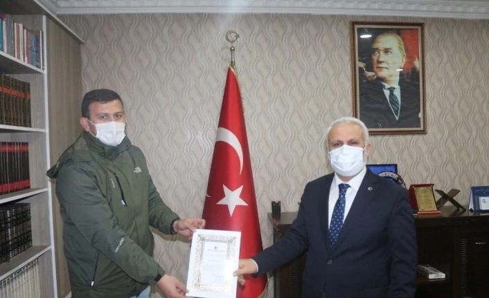 Hayırsever vatandaş arsasını Türkiye Diyanet Vakfı’na bağışladı