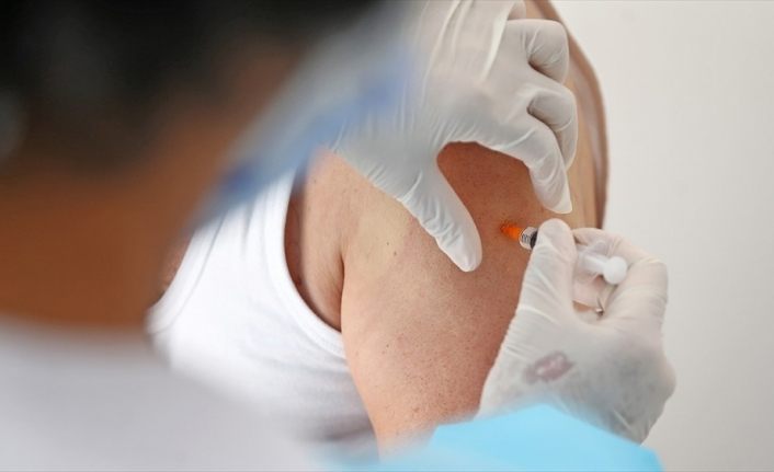 İleri alerji tanısı bulunanlar hastanelerde Kovid-19 aşısı olacak