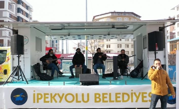 İpekyolu Belediyesinden moral konseri