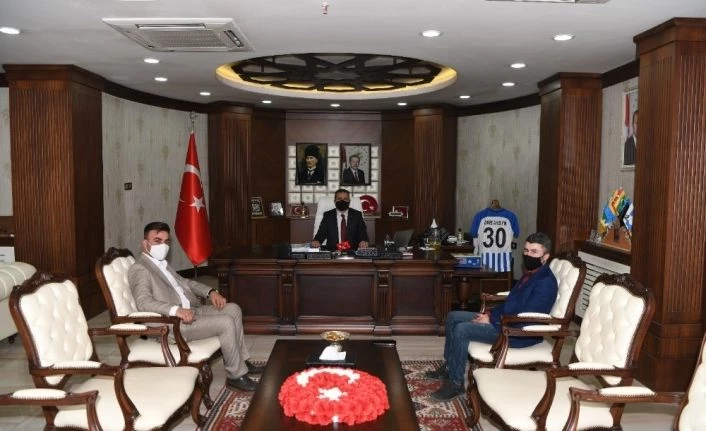 İş adamı İşleyen’den Vali Akbıyık’a ziyaret