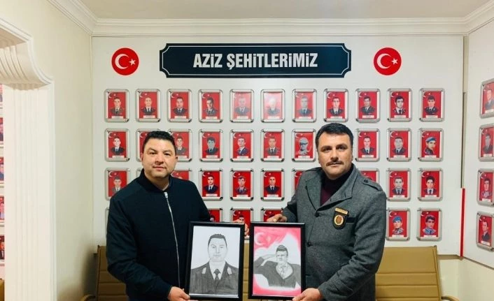 Kara kalem portresiyle anlamlı teşekkür