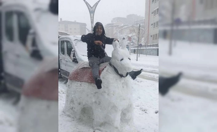 Kardan eşek yapıp bindiler