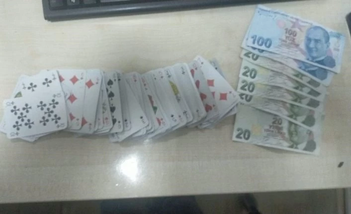 Kars’ta kumar oynayan 4 kişi suçüstü yakalandı