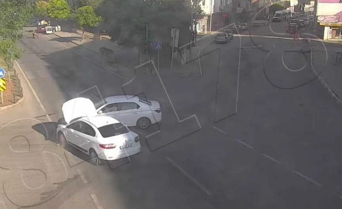 Kaza anı MOBESE kamerasına yansıdı