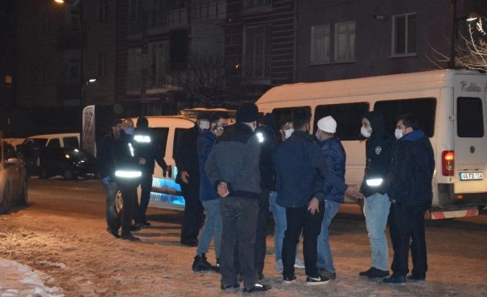 Küfürleşme kavgası kanlı bitti: 1 yaralı