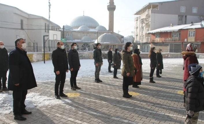 Malazgirt’te bayrak töreni