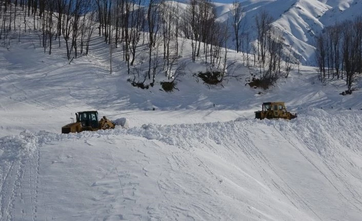 Muş’ta “kar kaplanları” tüm köy yollarını ulaşıma açtı