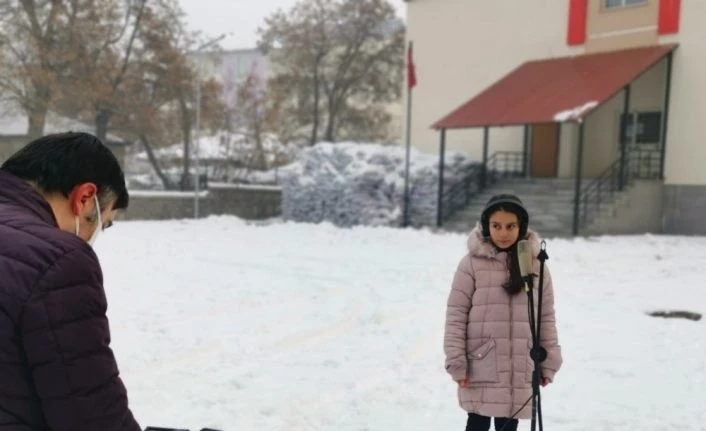 Öğretmen ve öğrenciler Bulanık için çalıp söyledi