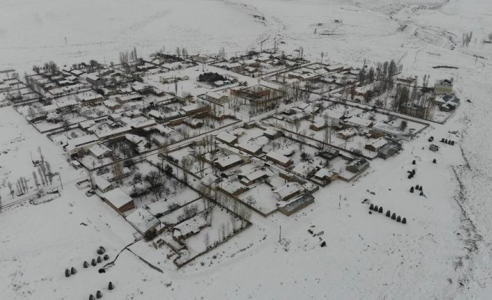Simetrik yapılarla kış, kuş bakışı başka güzel