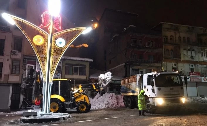 Şemdinli Belediyesinden kar mesaisi