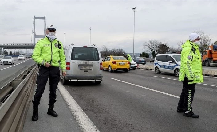 Sokağa çıkma kısıtlamalarına uymayan 24 bin 755 kişi hakkında işlem yapıldı