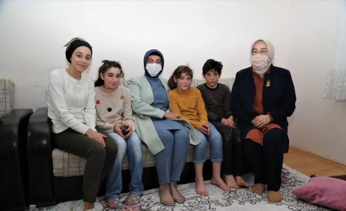 Vali Bilmez’in eşinden depremzede aileye ziyaret