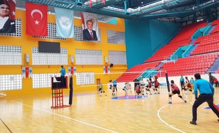 Van Büyükşehir Belediyesi Kadın Voleybol Takımı Şırnak ekibini mağlup etti