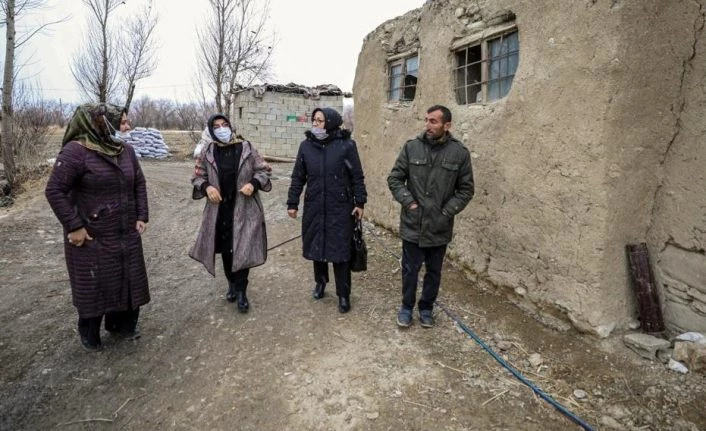 Van Büyükşehir Belediyesinden engelli aileye ziyaret