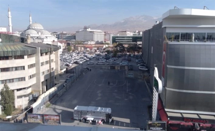 Van Valisi Bilmez, Kent Meydanı’na açıklık getirdi