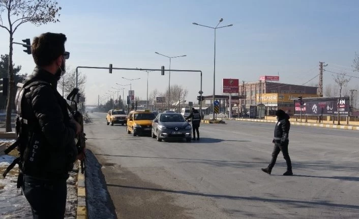 Van’da 80 saatlik kısıtlamanın ikinci gününde denetimler sürüyor