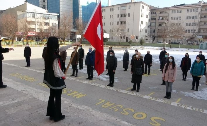 Van’da bayrak töreni
