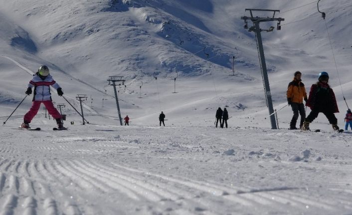 Van’da kayak sezonu bu yıl da geç başladı