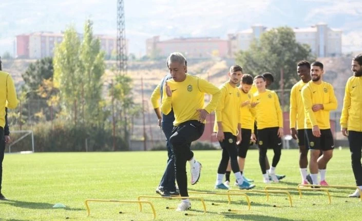 Yeni Malatyaspor’da Cueva ile yollar ayrıldı
