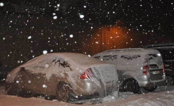 Yüksekova beyaza büründü
