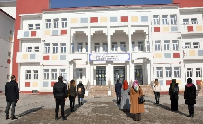 Yüksekova’da bayrak töreni