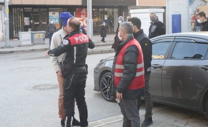 Alkollü şahıs polisleri çileden çıkardı