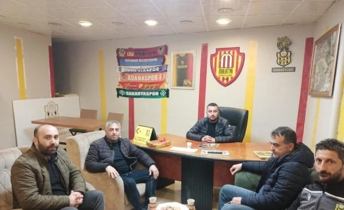 Alt yapıdaki futbolculardan taraftara ziyaret